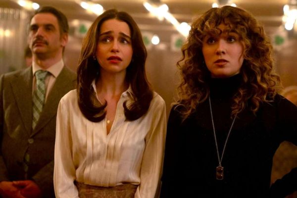 <p>Шпионский сериал &laquo;Пони&raquo; с Эмилией Кларк получил трейлер</p>
