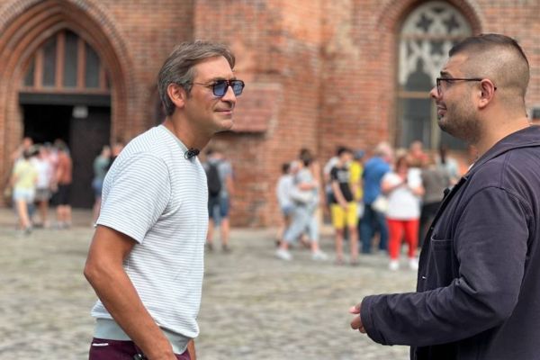 <p>Стартовало тревел-шоу «Где снимали» по местам известных фильмов и сериалов</p>
