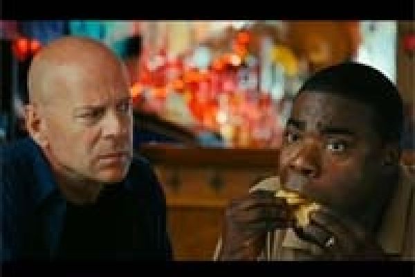 Warner Bros. выпустила первый трейлер к «Парочке полицейских» Кевина Смита.