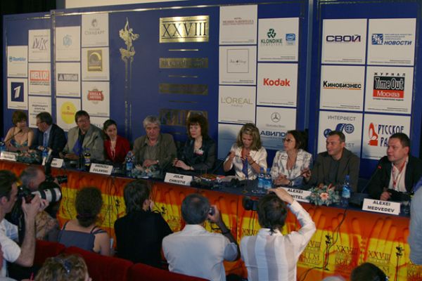 Фоторепортаж: Пресс-конференции Большого жюри XXVIII ММКФ и Чена Кайге