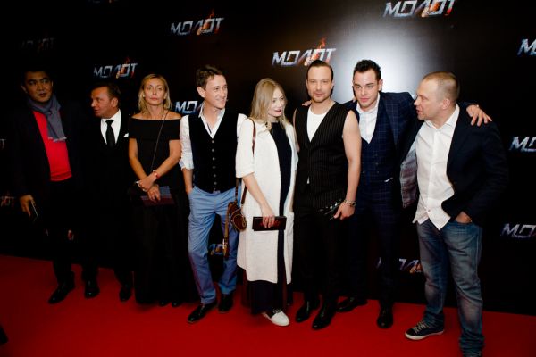 Фоторепортаж: Российские знаменитости посетили премьеру фильма «Молот»