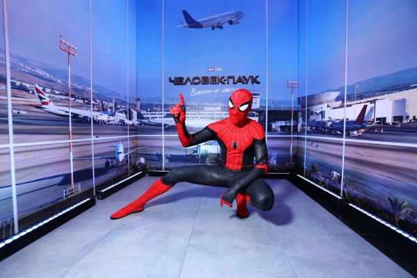 Фоторепортаж: Светская премьера приключенческого экшна «Человек-паук: Вдали от дома» в Москве