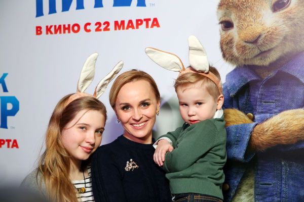 Фоторепортаж: Премьера семейной комедии "Кролик Питер" в Москве