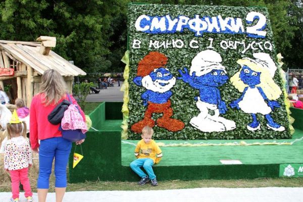 Фоторепортаж: Всемирный день смурфиков в Москве