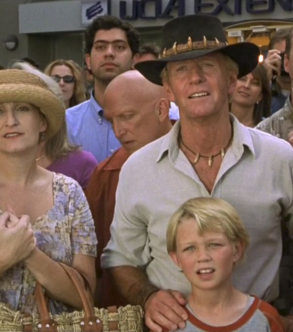 Крокодил данди в лос-анджелесе. Крокодил данди красное платье. Крокодил данди в лос-анджелесе 2001. Пол хоган крокодил данди 2001. Крокодил данди в лос-анджелесе.