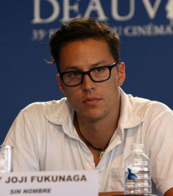 Фукунага. Кэри Фукунага 2021. Cary Joji Fukunaga. Кэри Фукунага и его девушка. Кэри Фукунага биография.