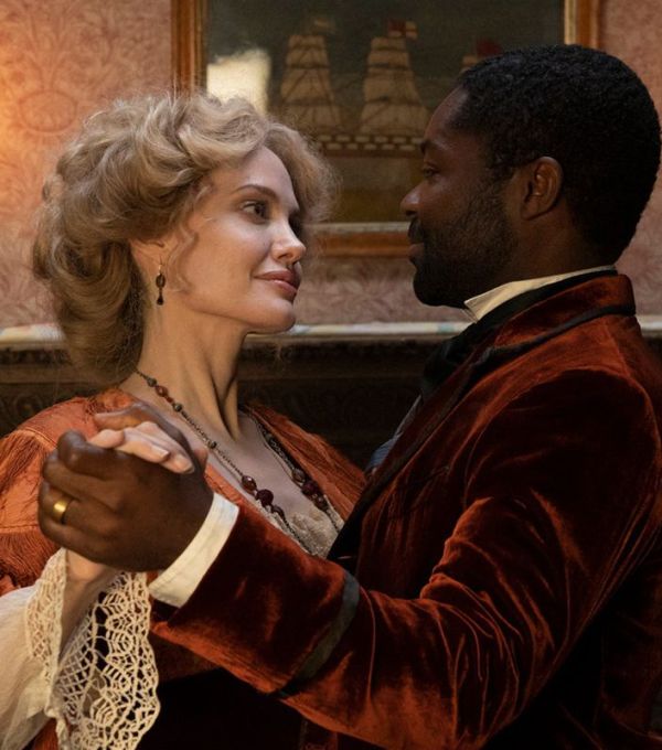 Выиграй билеты на предпремьерный показ фильма «Питер Пэн и Алиса в стране чудес»