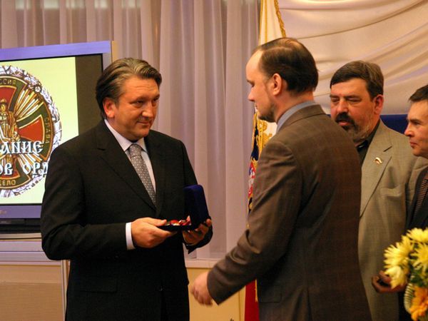 Фоторепортаж с церемонии награждения орденом «Слава России»