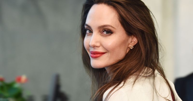 Анджелина Джоли зарегистрировалась в инстаграме и побила рекорд Дженнифер Энистон