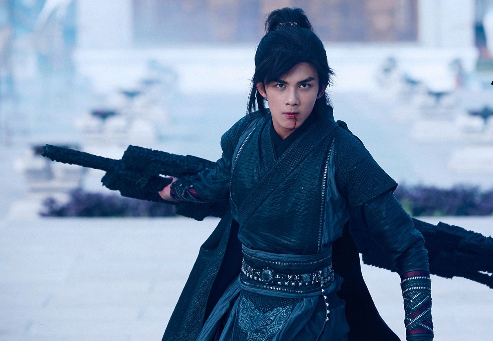 Расколотая битвой синева небес