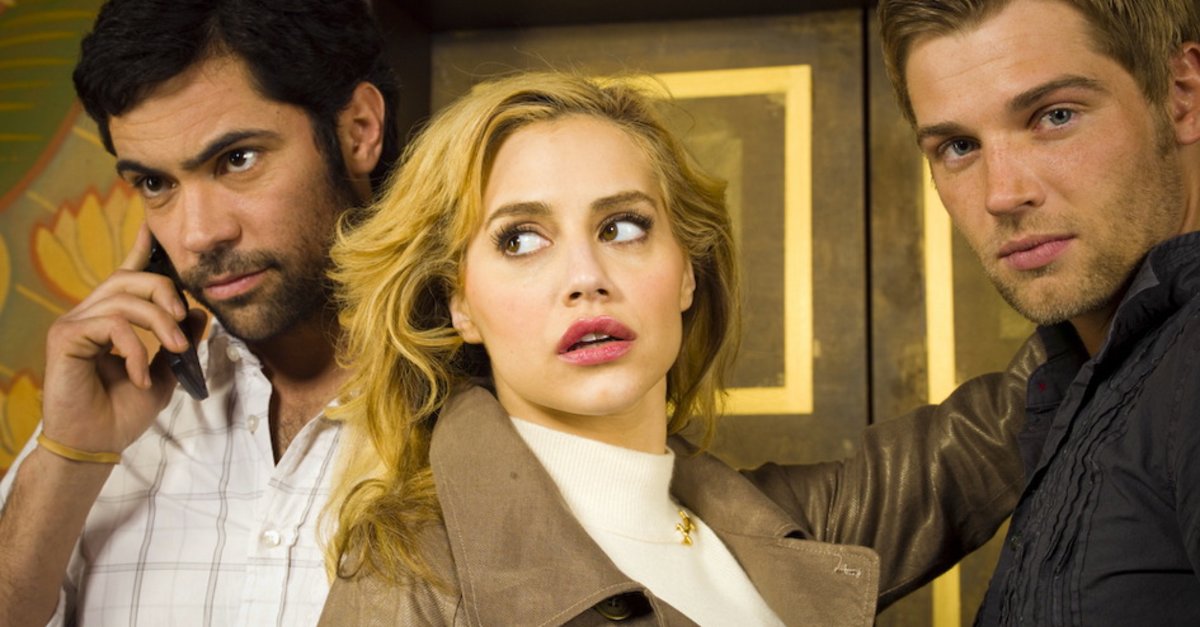 Напротив по коридору