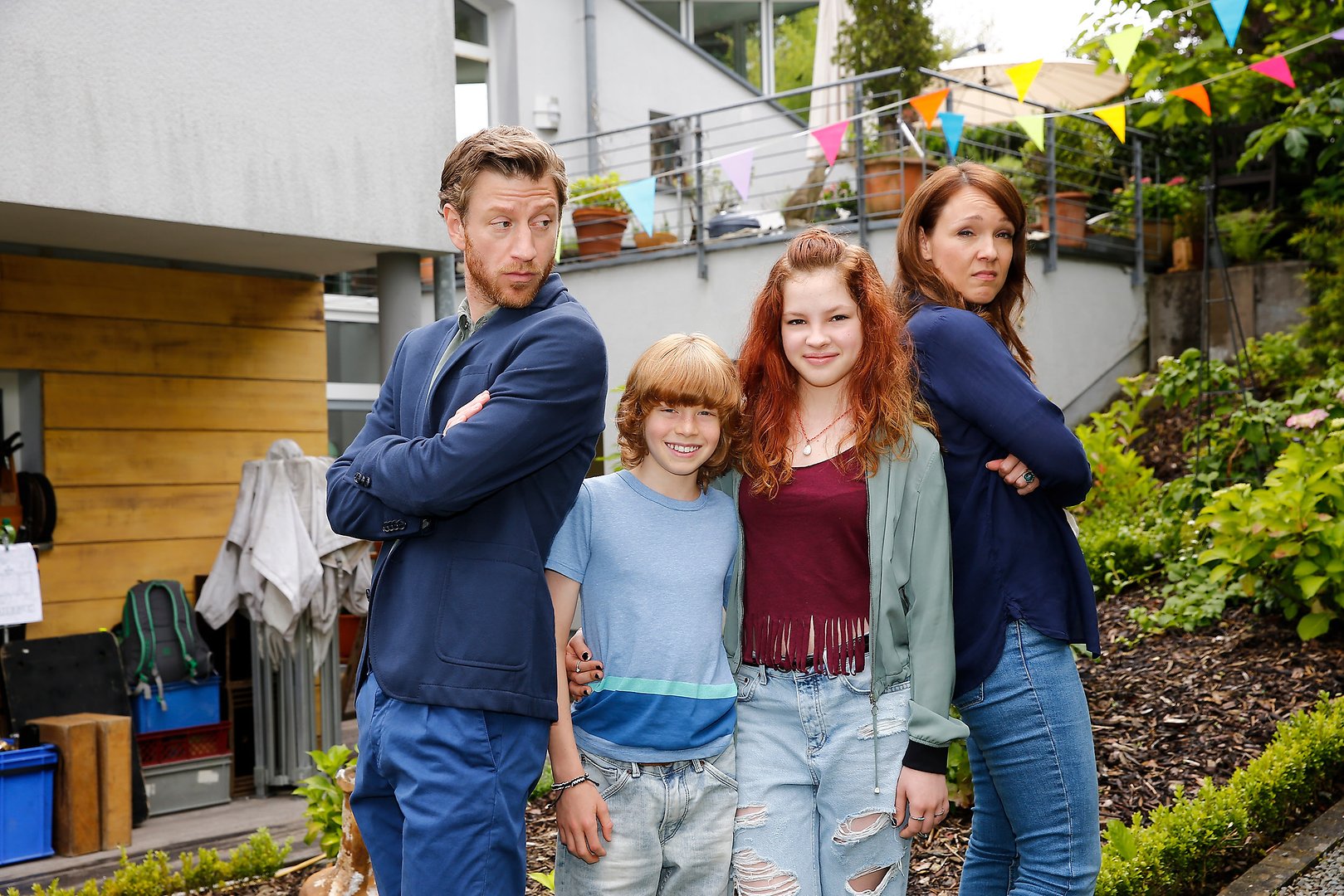 картинка твой выход. твой выход 2. твой выход 2. твой выход мем. надпись.