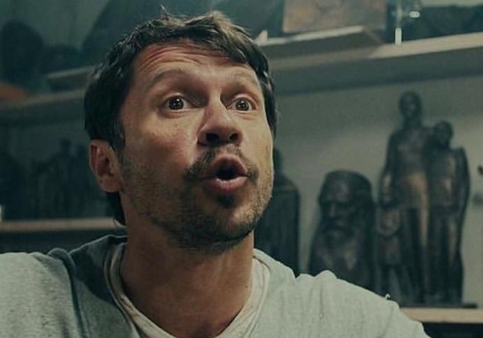 За кулисами