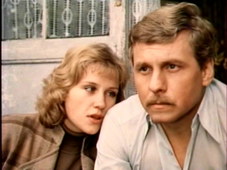 Алый камень